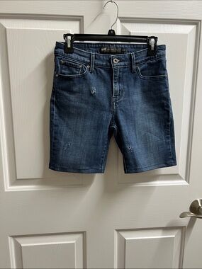 Levi's Women's Dark Blue Denim Jean Shorts size 6 inseam 7 waist 29.5